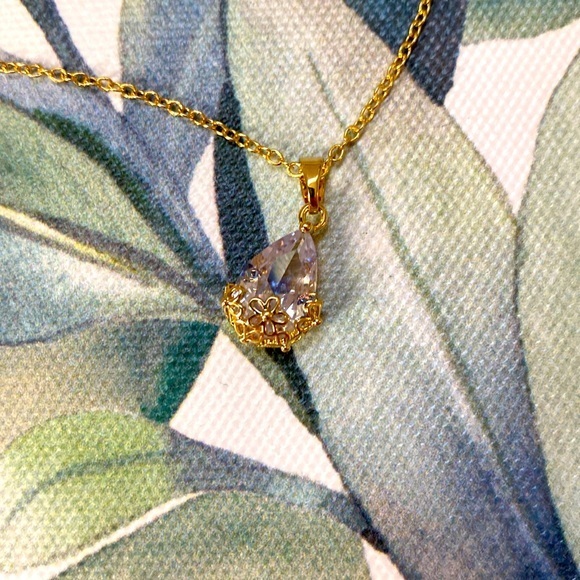 🔴 BOGO! Gold and Faux crystal vintage style pendant necklace - Picture 8 of 10